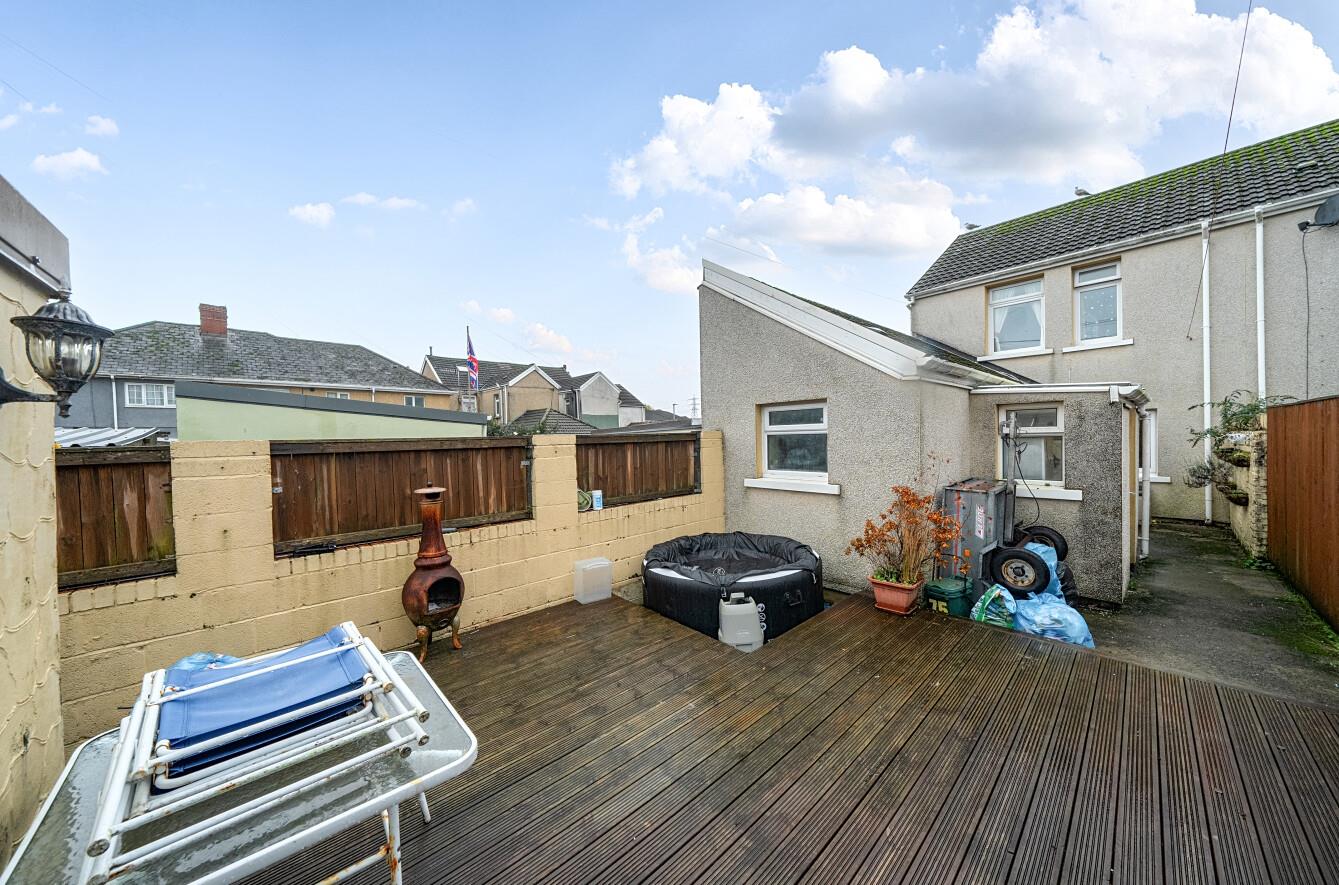 Heol Tregoning, Llanelli, SA15 2BD